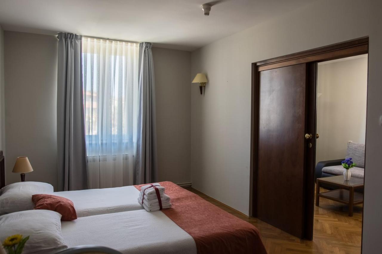 מדולין Hotel Minerva מראה חיצוני תמונה