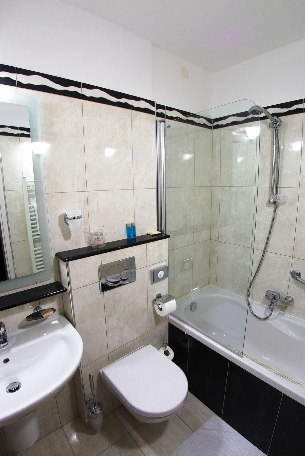 מדולין Hotel Minerva מראה חיצוני תמונה