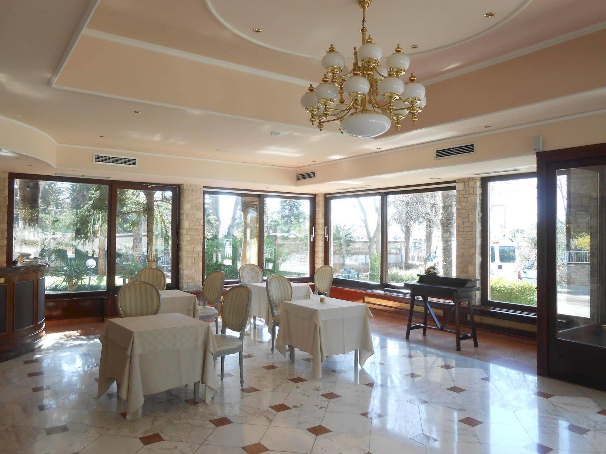 מדולין Hotel Minerva מראה חיצוני תמונה