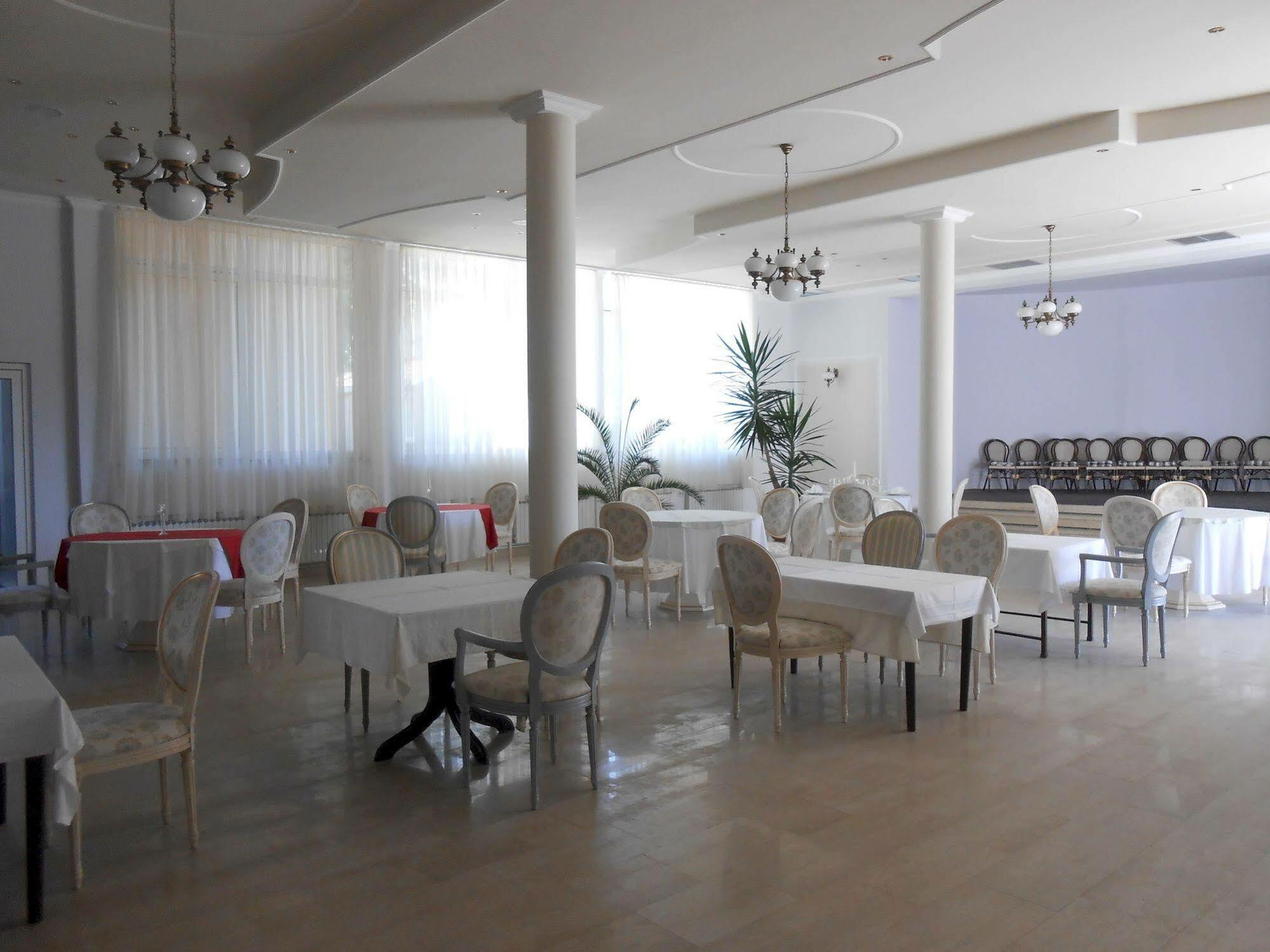 מדולין Hotel Minerva מראה חיצוני תמונה
