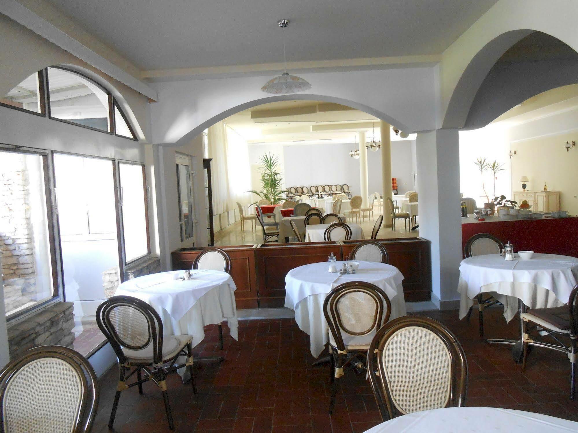מדולין Hotel Minerva מראה חיצוני תמונה
